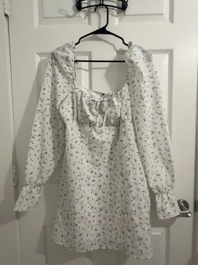 H&M White Long Sleeve Mini Dress with Blue Floral Print